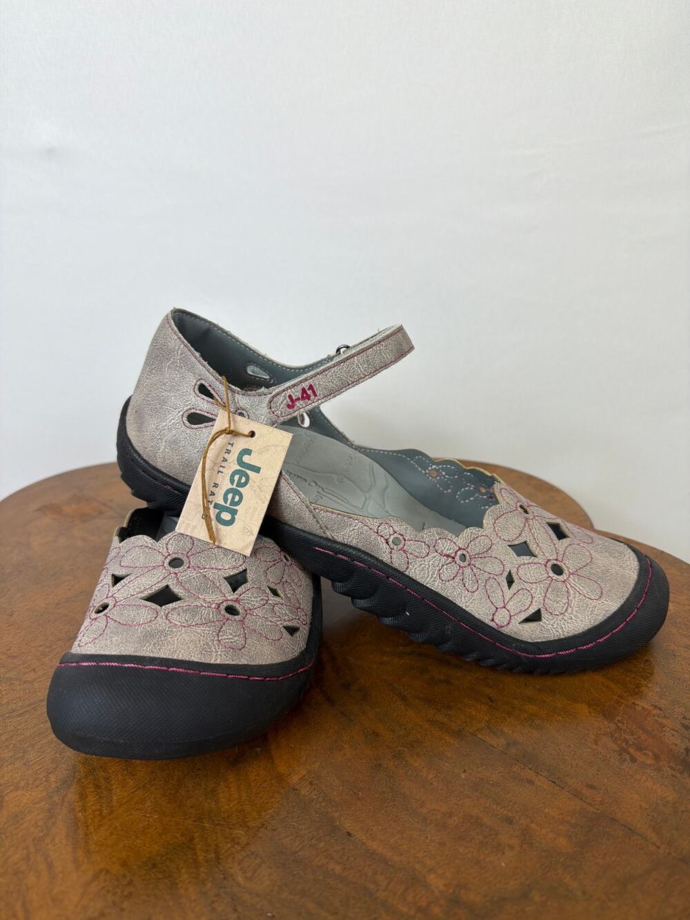 NWT J-41 Jeep Brown Embroidered Floral Lotus Sandals Size 11